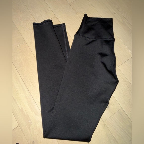 ALO Yoga High Waist Airlift Black Leggings Size Small - Picture 3 of 5